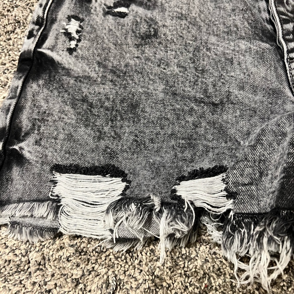 Vervet High-Waisted Distressed Gray Jean Shorts - Picture 3 of 11